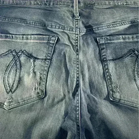 7Seven Crop Jeans with Frayed Hem ad Side Seam Embroidery Size 18W - Picture 10 of 12